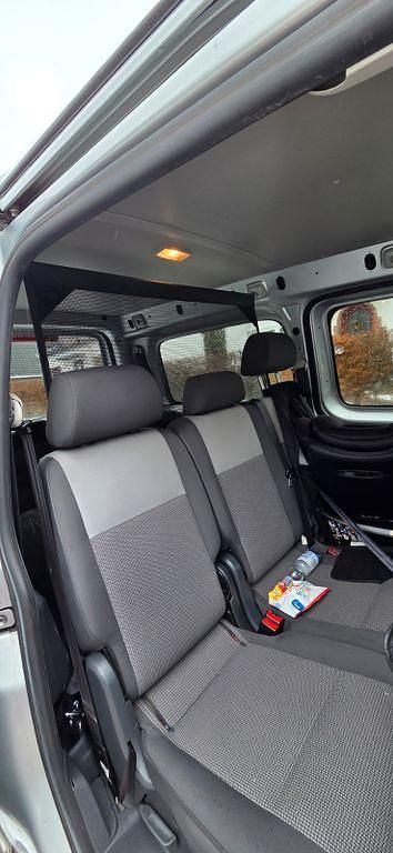 Gebraucht VW Caddy Maxi 102 PS (75 kW) 2010 Silber Van / Kleinbus