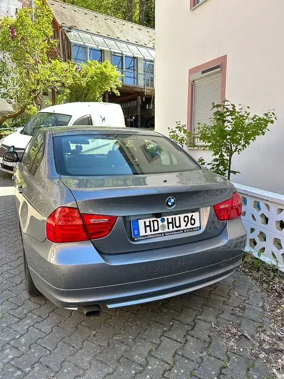 Gebraucht BMW 316 116 PS (85 kW) 2010 Grau Limousine
