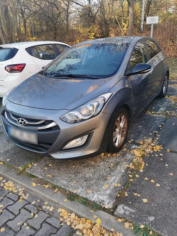 Grau Gebraucht 2013 Hyundai i30 Limousine | 8.500 € (Fairer Preis) - Bild 1/1