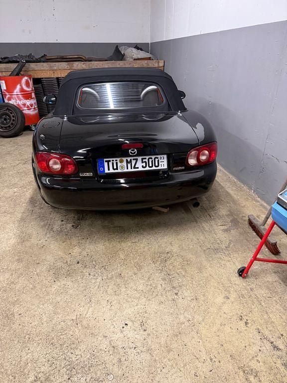 Second-hand Mazda MX5 145 CP (106 kW) 2004 Negru Cabrio