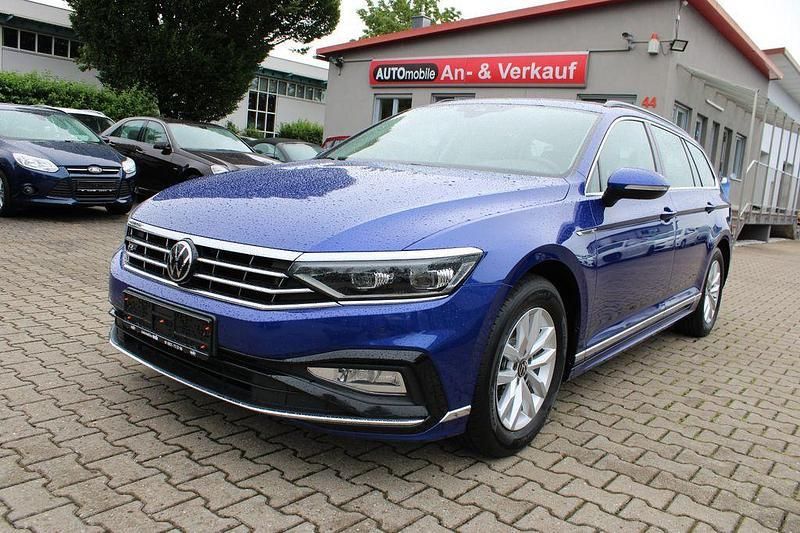 Blau Gebraucht 2021 VW Passat R-line Kombi | 21.490 € (Etwas zu teuer) - Bild 1/4