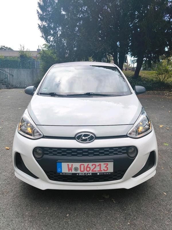 Weiß Gebraucht 2017 Hyundai i10 Classic Kleinwagen | 4.900 € (Superpreis) - Bild 1/4
