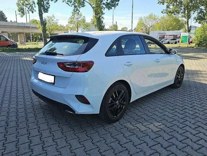 Gebraucht Kia Ceed Edition 7 101 PS (74 kW) 2022 Cararraweiss Kleinwagen