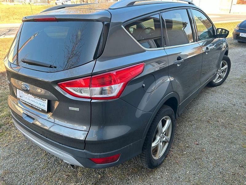 Gebraucht Ford Kuga Titanium 150 PS (110 kW) 2016 Grau SUV