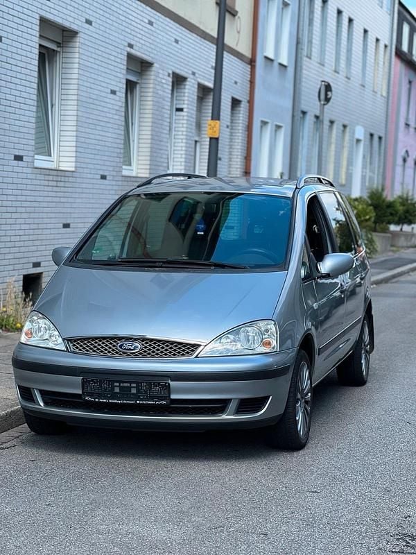 Silber Gebraucht 2004 Ford Galaxy Van / Kleinbus | 2.300 € (Fairer Preis) - Bild 1/4