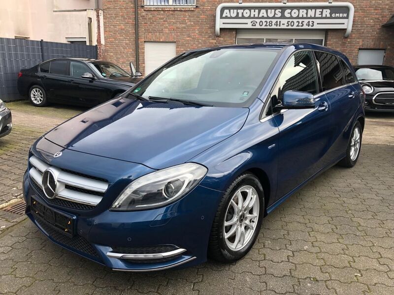 Blau Gebraucht 2012 Mercedes B200 Sport Van / Kleinbus | 13.590 € (Fairer Preis) - Bild 1/4