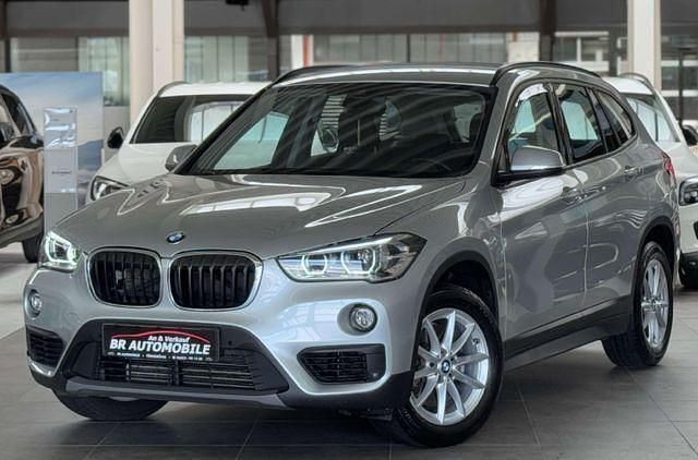 Glaciersilber metallic Gebraucht 2018 BMW X1 Advantage SUV | 23.990 € (Fairer Preis) - Bild 1/4
