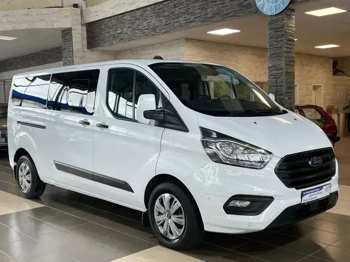 Weiß frostweiß Gebraucht 2020 Ford Tourneo Custom Trend Limousine | 24.000 € (Fairer Preis) - Bild 1/4