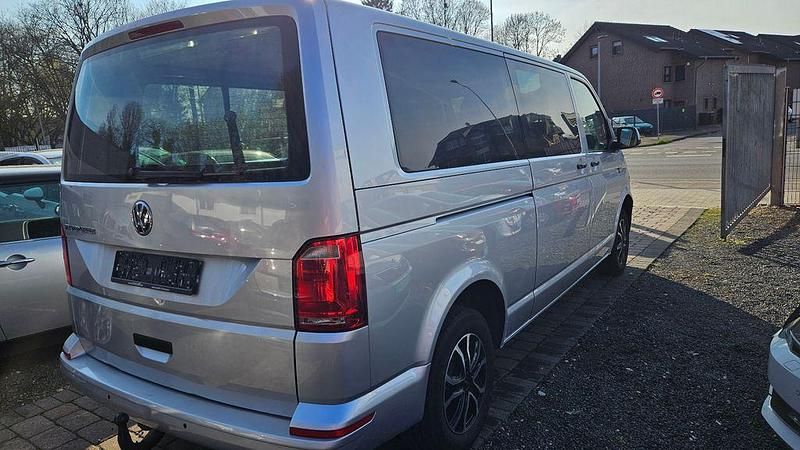 Gebraucht VW Transporter 150 PS (110 kW) 2018 Reflexsilber metallic Van