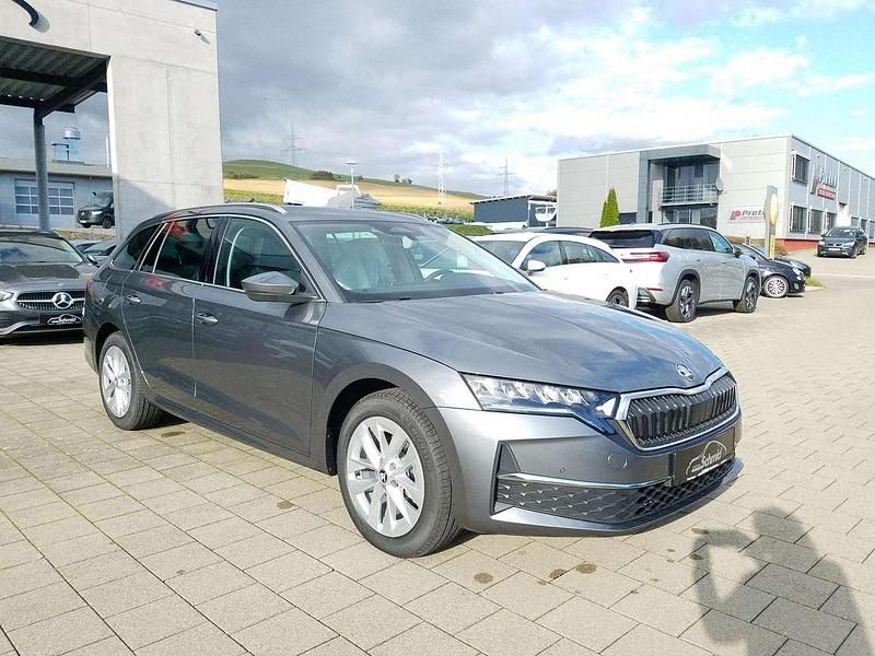 Neu Skoda Octavia Selection 150 PS (110 kW) 2025 Grau Kombi