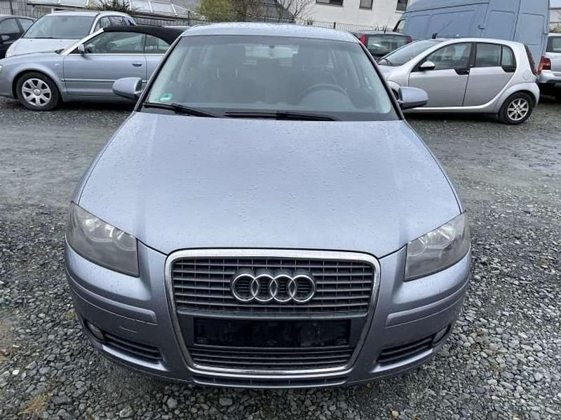 Gebraucht Audi A3 Attraction 116 PS (85 kW) 2005 Silberblü Kleinwagen