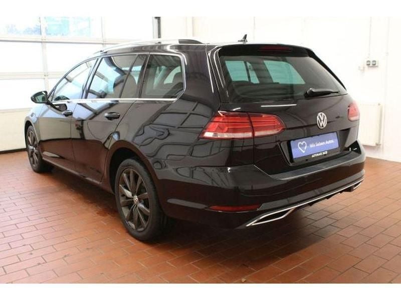 Gebraucht VW Golf VIII Highline 150 PS (110 kW) 2020 Deep black Kombi