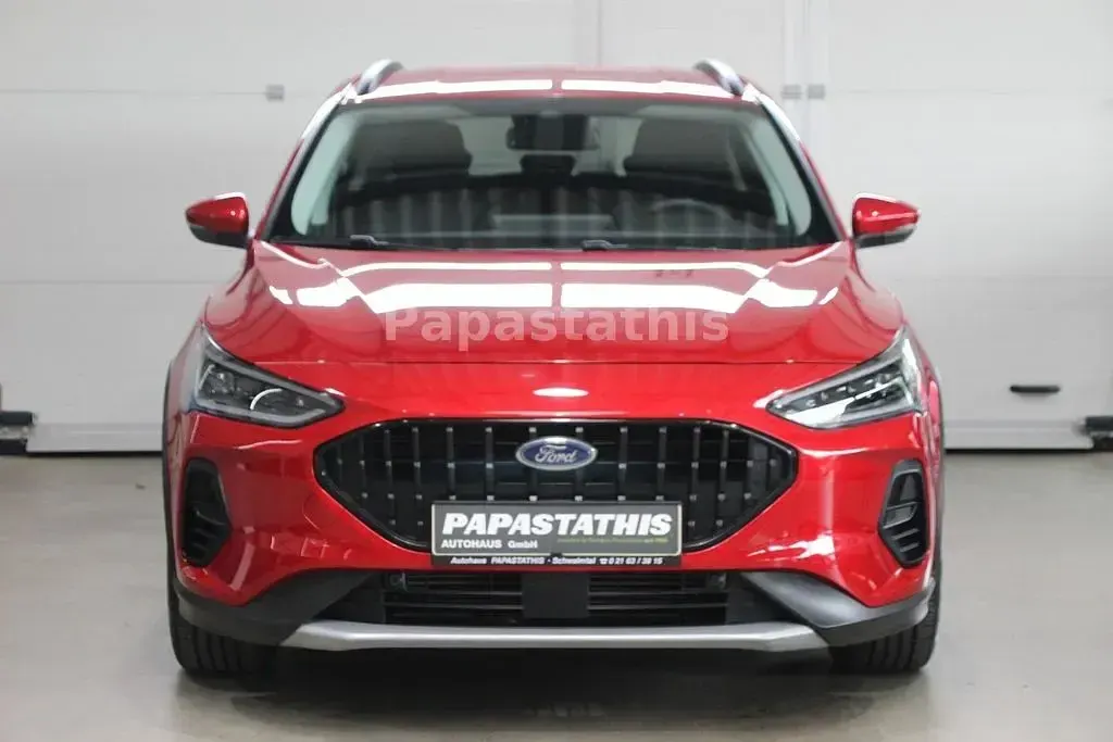 Gebraucht Ford Focus Active X 125 PS (91 kW) 2023 Rot Limousine