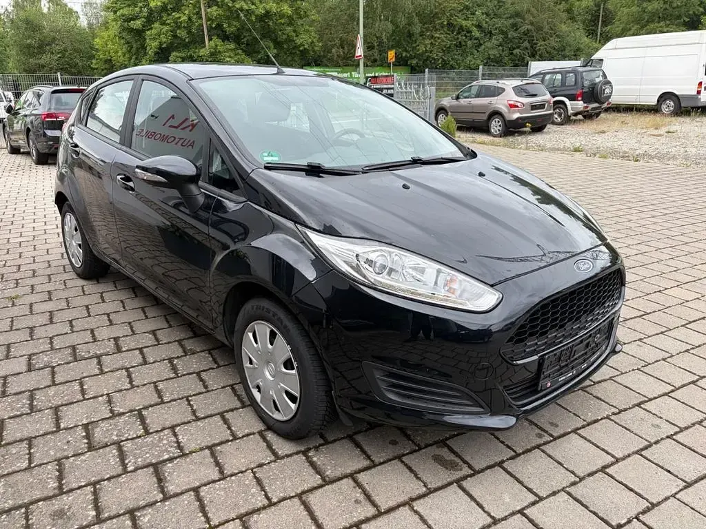 Gebraucht Ford Fiesta Trend 82 PS (60 kW) 2015 Schwarz Kleinwagen