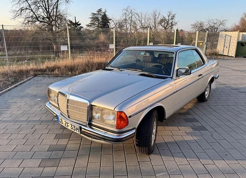 Gebraucht Mercedes 280 185 PS (136 kW) 1983 Silber Coupé
