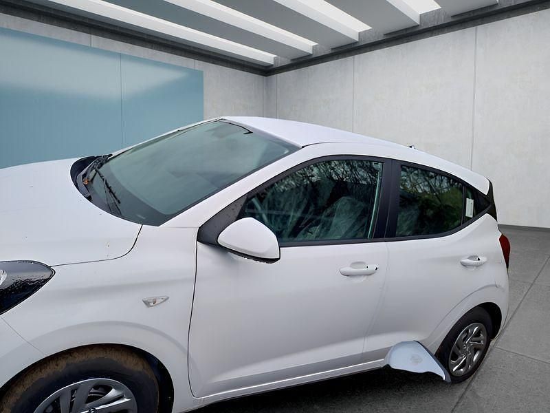 Gebraucht Hyundai i10 Select 63 PS (46 kW) 2024 Weiß Kleinwagen
