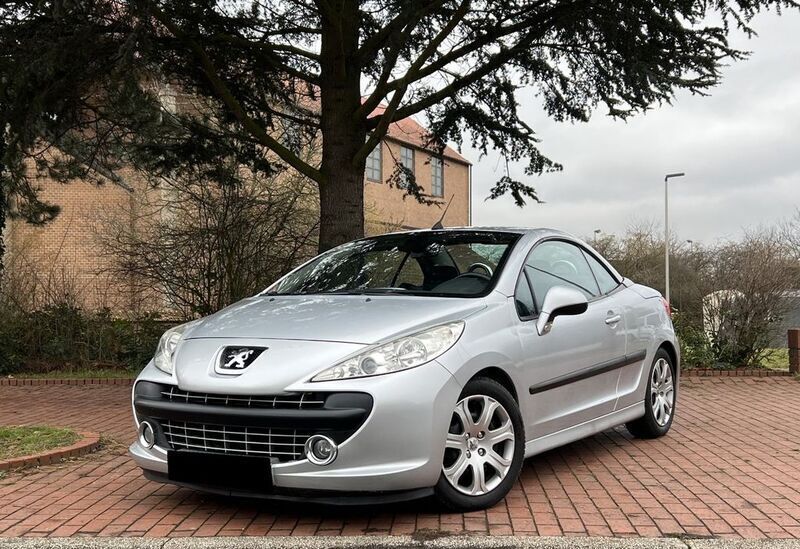 Grau Gebraucht 2007 Peugeot 207 CC Sport Cabrio | 4.299 € (Fairer Preis) - Bild 1/4