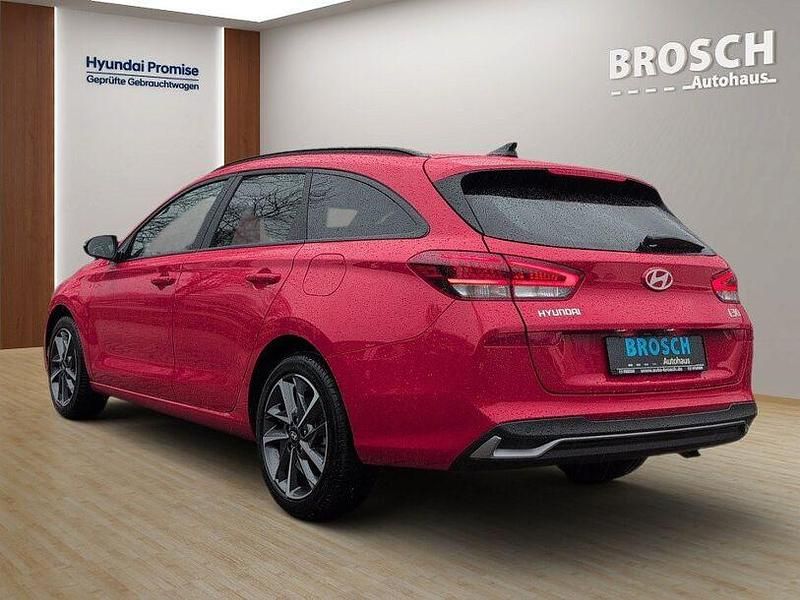 Gebraucht Hyundai i30 Advantage 140 PS (102 kW) 2024 Engine red Kombi