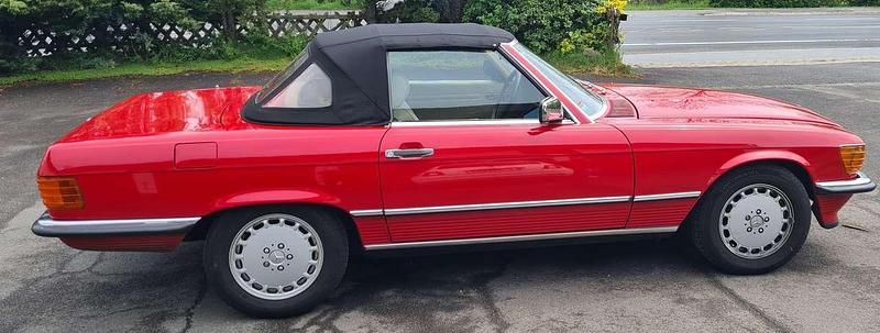 Rot Gebraucht 1987 Mercedes SL300 Cabrio | 38.500 € - Bild 1/4