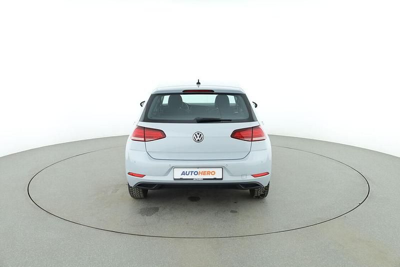 Gebraucht VW Golf VII Trendline 116 PS (85 kW) 2017 Weiß Limousine