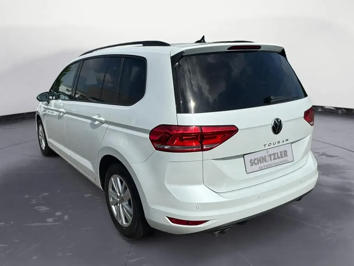 Gebraucht VW Touran Comfortline 150 PS (110 kW) 2023 Weiß Van / Kleinbus