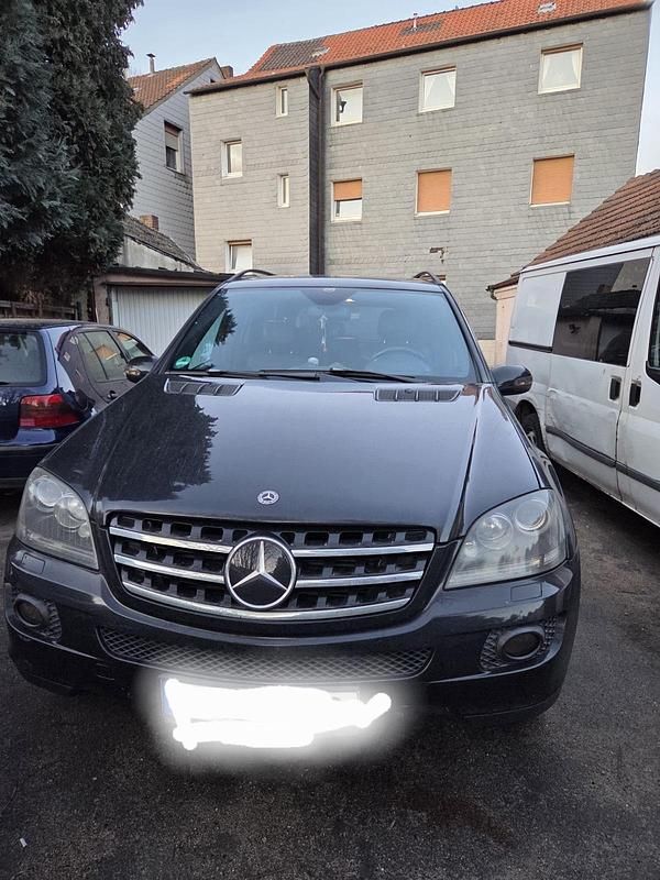 Gebraucht Mercedes ML320 224 PS (164 kW) 2008 Schwarz SUV