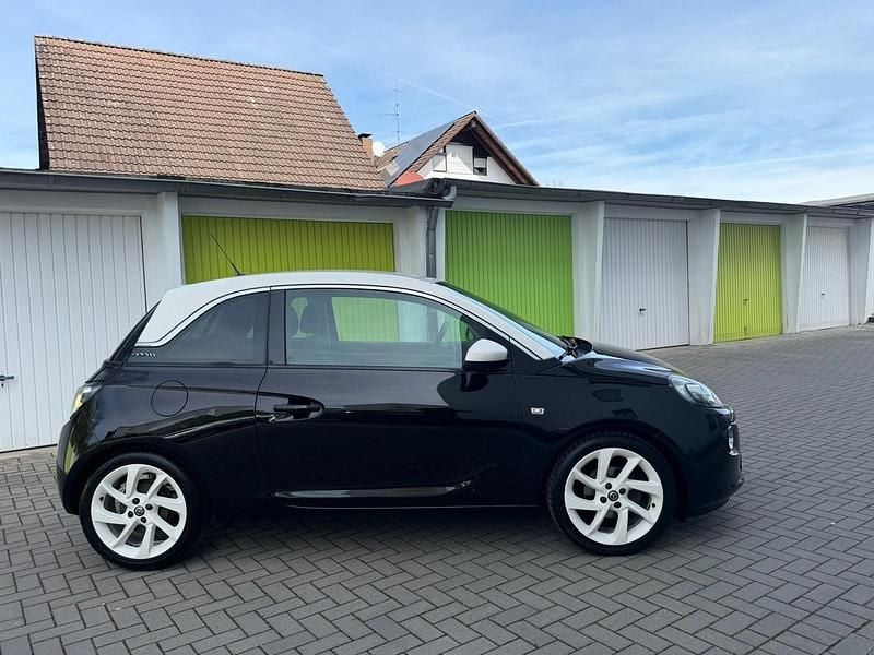 Usado Opel Adam 101 HP (74 kW) 2017 Preto Citadino