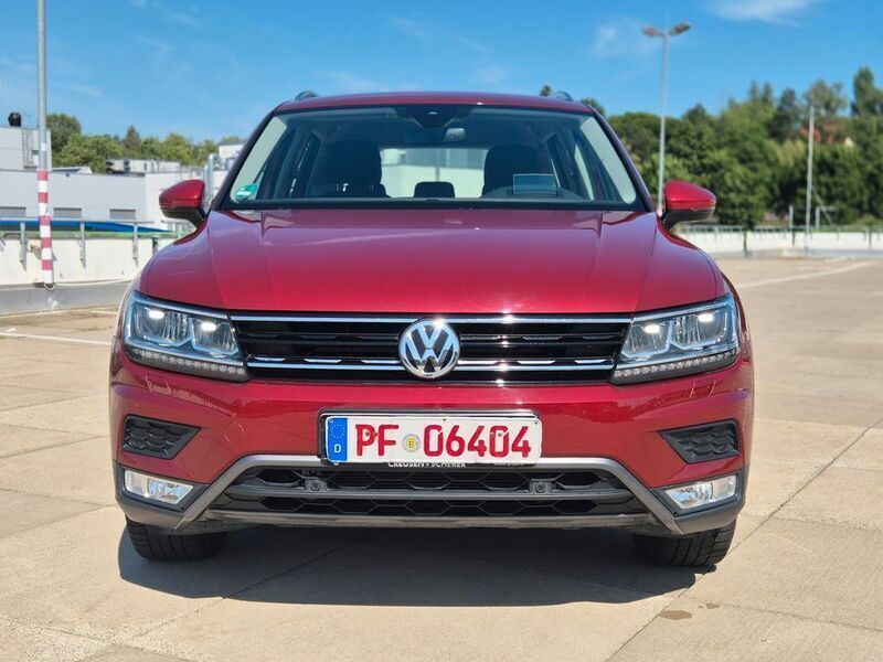 Rot Gebraucht 2017 VW Tiguan Highline SUV | 23.900 € (Guter Preis) - Bild 1/4
