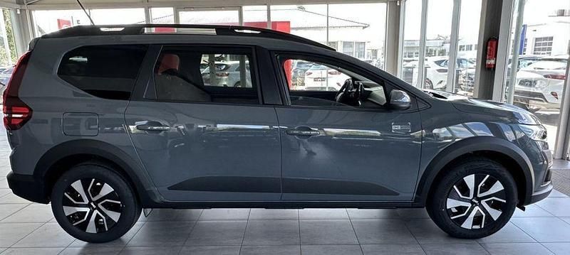 Neu Dacia Jogger Expression 140 PS (102 kW) 2025 Grau Van / Kleinbus