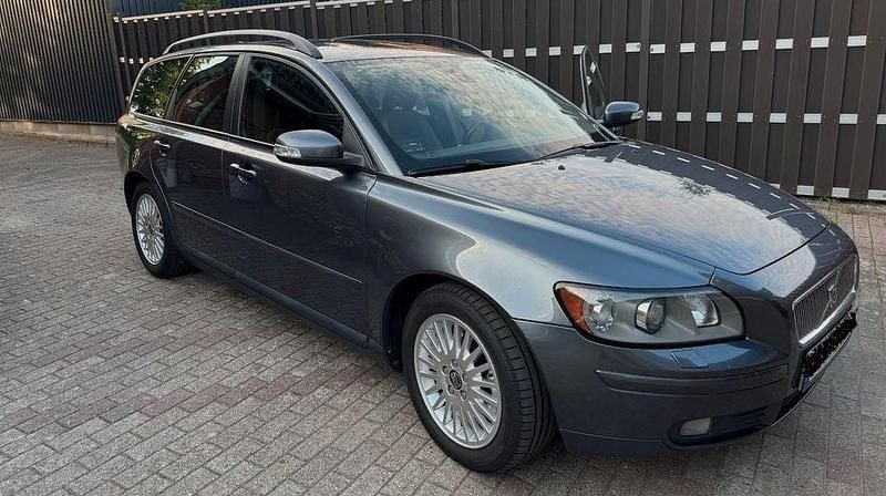 Grau Gebraucht 2006 Volvo V50 Momentum Kombi | 1.600 € (Guter Preis) - Bild 1/1