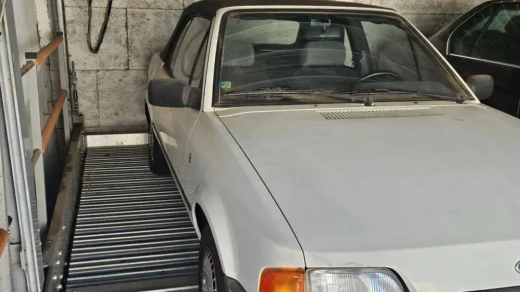 Gebraucht Ford Escort Cabriolet 54 PS (39 kW) 1987 Weiß Cabrio