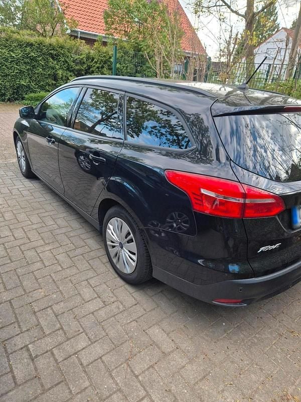 Second-hand Ford Focus 125 CP (91 kW) 2018 Negru Berlinǎ