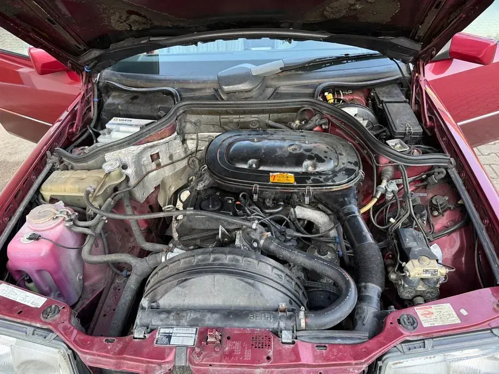 Gebraucht Mercedes 200 118 PS (86 kW) 1990 Rot Limousine