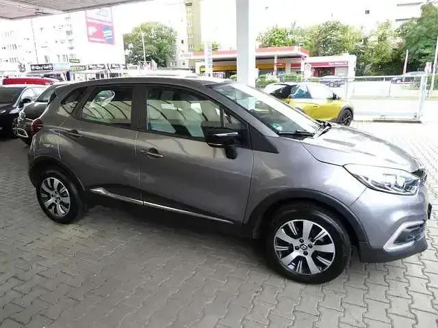 Używany Renault Captur Life 90 KM (66 kW) 2018 Szary SUV