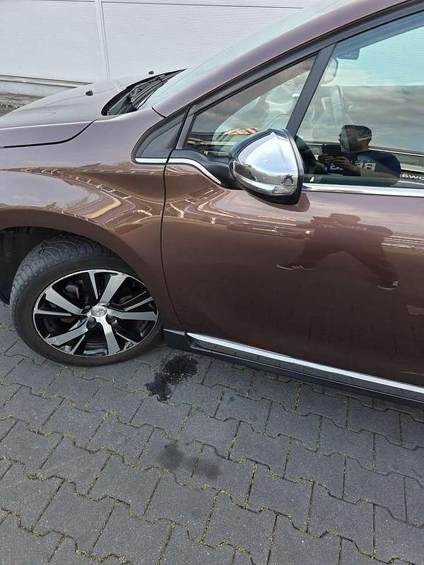 Braun Gebraucht 2014 Peugeot 2008 SUV | 6.300 € (Guter Preis) - Bild 1/4