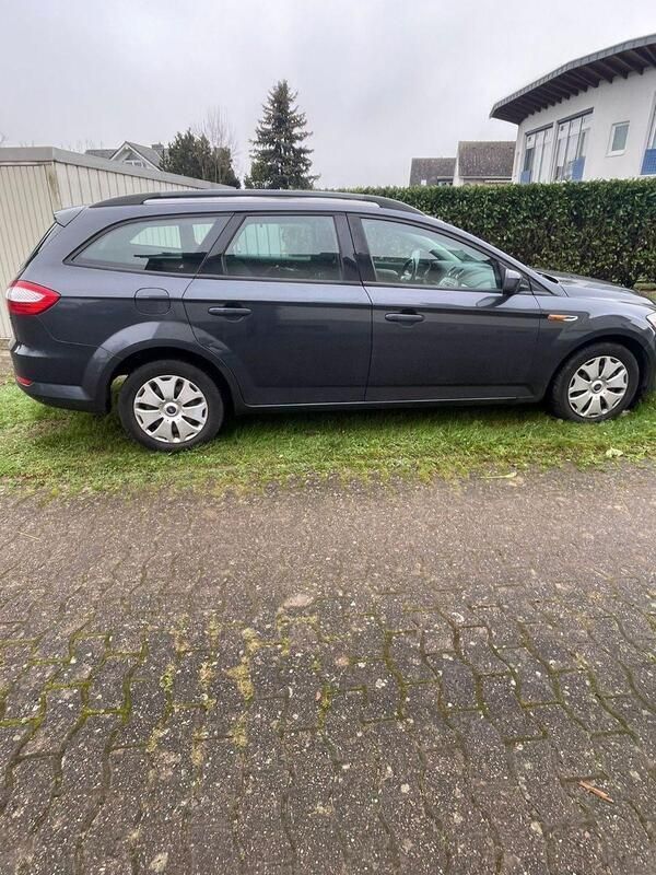 Grau Gebraucht 2010 Ford Mondeo Kombi | 4.600 € - Bild 1/4