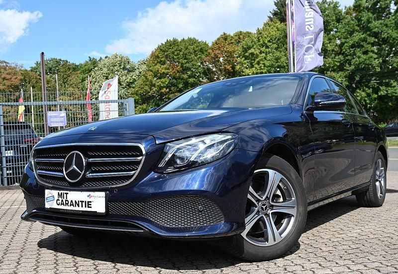 Cavansitblau Gebraucht 2020 Mercedes E200 Avantgarde Limousine | 29.889 € (Fairer Preis) - Bild 1/4