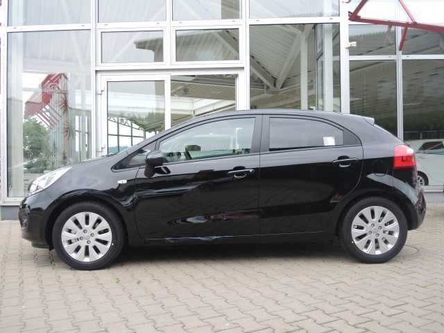 Gebraucht Kia Rio FIFA World Cup Edition 109 PS (80 kW) 2014 Schwarz metallic Kleinwagen