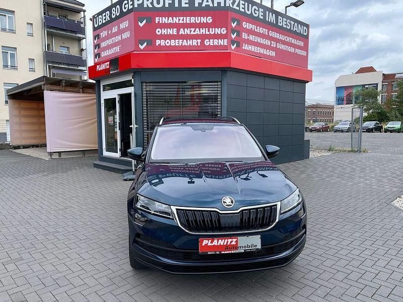 Lavablau metallic Gebraucht 2021 Skoda Karoq Style SUV | 26.999 € (Fairer Preis) - Bild 1/4
