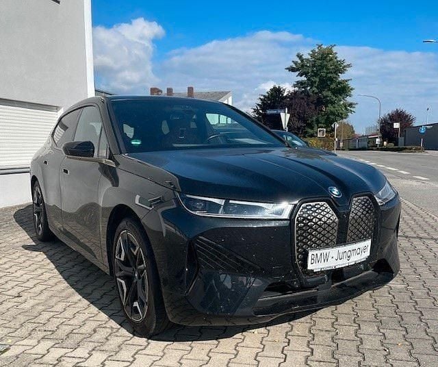 Schwarz Gebraucht 2022 BMW iX Sport Line SUV | 39.900 € (Etwas zu teuer) - Bild 1/4