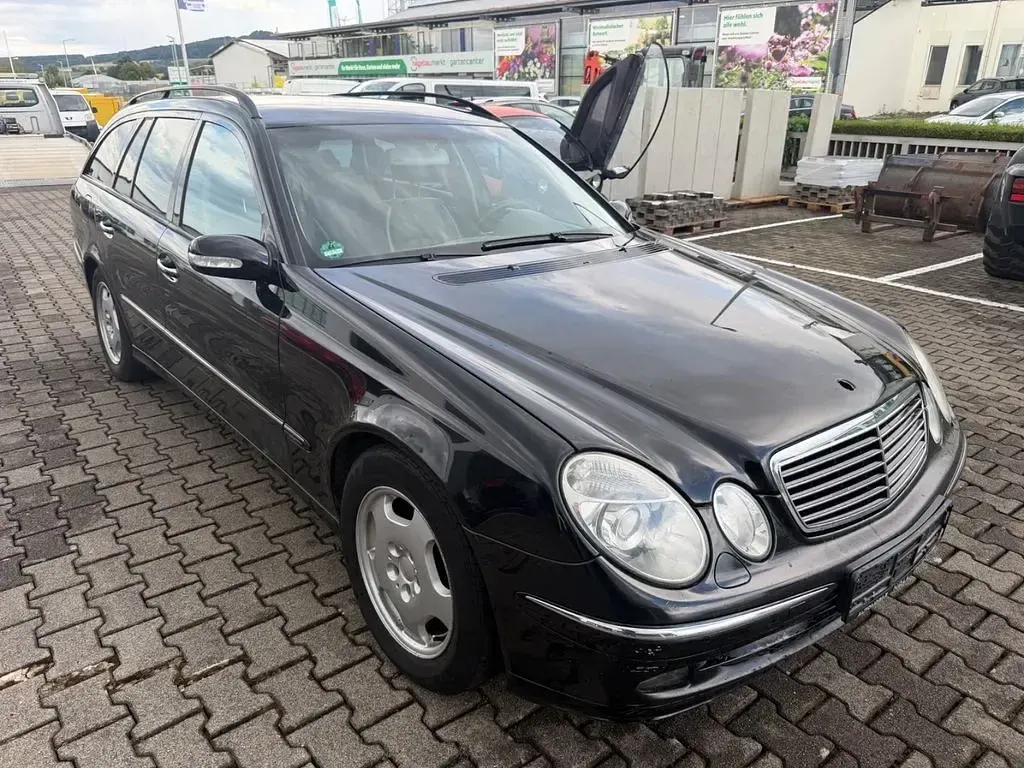 Gebraucht Mercedes E220 Avantgarde 150 PS (110 kW) 2005 Schwarz Limousine
