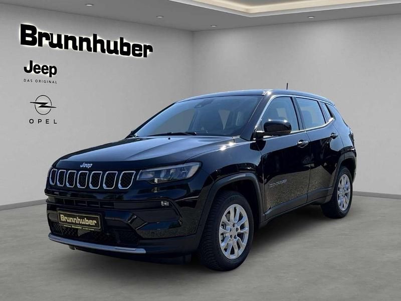 Black clear coat Neu 2025 Jeep Compass Altitude SUV | 33.900 € (Fairer Preis) - Bild 1/4