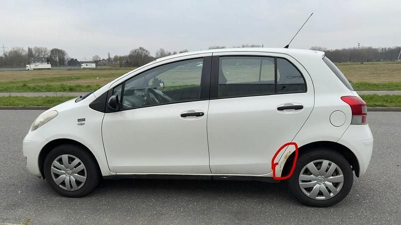 Gebraucht Toyota Yaris 69 PS (50 kW) 2010 Weiß Kleinwagen