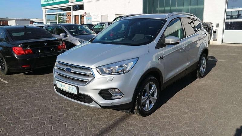 Gebraucht Ford Kuga Trend 120 PS (88 kW) 2019 Silber SUV