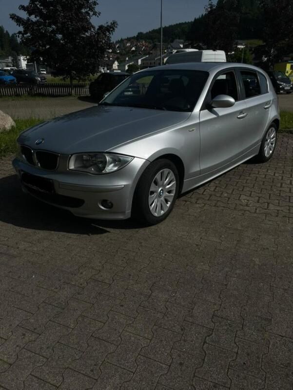Silber Gebraucht 2005 BMW 118 Kleinwagen | 1.200 € (Guter Preis) - Bild 1/4