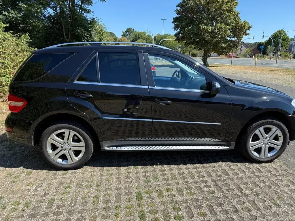 Gebraucht Mercedes ML350 224 PS (164 kW) 2010 Schwarz SUV