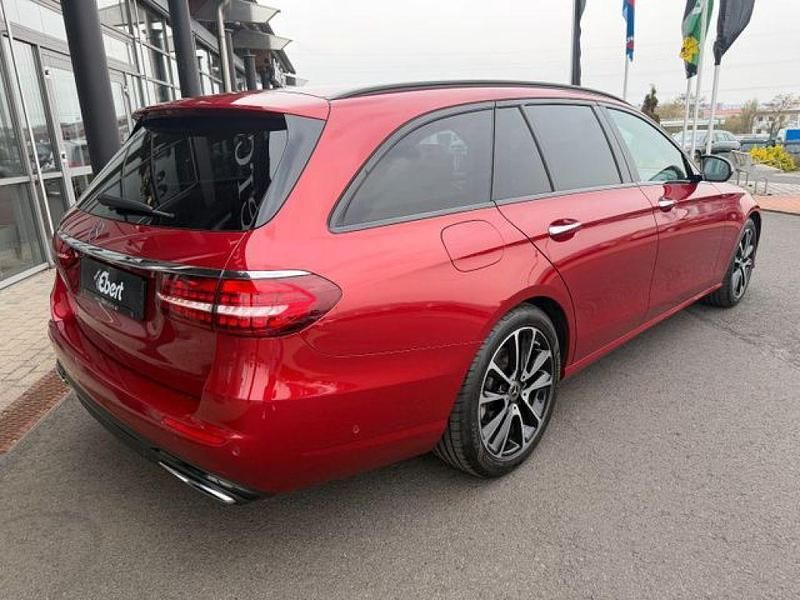 Gebraucht Mercedes E220 Night 194 PS (142 kW) 2021 Hyacinthrot  metalliclack (metallic) Kombi