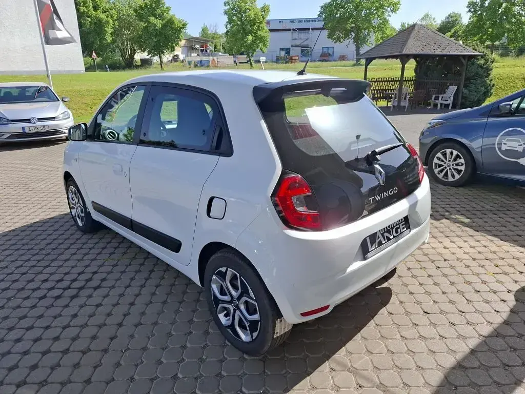 Gebraucht Renault Twingo Equilibre 65 PS (47 kW) 2023 Pyrénéesweiß Kleinwagen