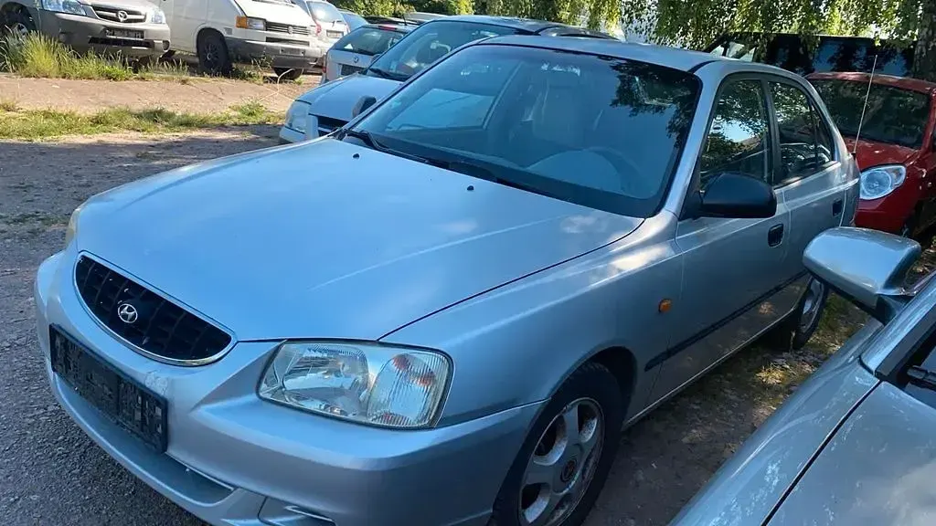 Gebraucht Hyundai Accent GLS 86 PS (63 kW) 2002 Grau Limousine