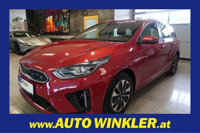 Rot Gebraucht 2021 Kia Ceed Silver Limousine | 13.990 € (Fairer Preis) - Bild 1/4